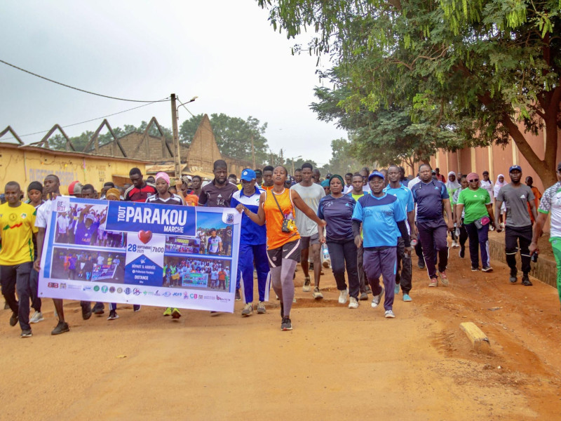 Photos des Marches du Cœur : Mobilisation de centaines de participants et renforcement du lien avec les communautés locales.